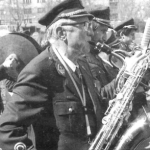 Ervin Hartman starejši igra saksofon