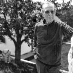 Otmar Klipšteter, portret ob drevesu