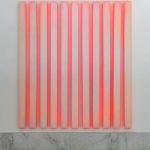 Slikarski objekt, ki žarči obarvano svetlobo