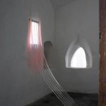 Detajl prostorske postavitve v lapidariju Galerije Božidar Jakac v Kostanjevici na Krki