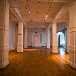 Prostorska postavitev na razstavi Anomalije/Anomalies