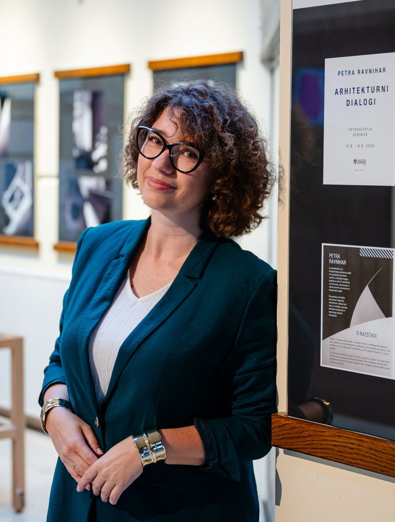 Portret - Petra RAVNIHAR